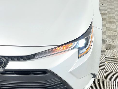 Used 2025 Toyota Corolla LE FWD image 12