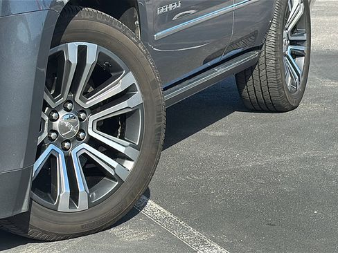 Used 2020 GMC Yukon Denali image 3