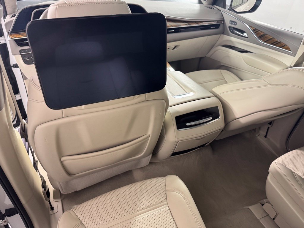 Used 2024 Cadillac Escalade Sport Platinum w/ Heavy-Duty Trailer Package AWD/4WD image 27