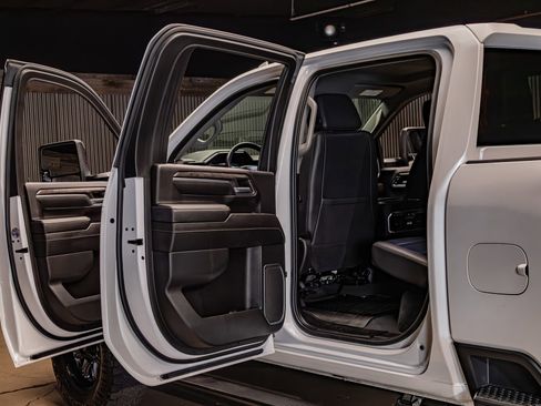 Used 2024 Chevrolet Silverado 2500 LTZ w/ LTZ Premium Package image 27