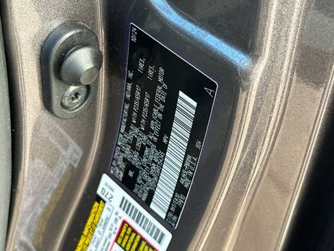 Certified 2024 Toyota Sienna XLE image 38