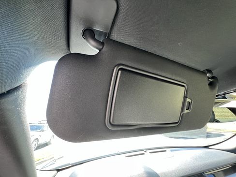 Certified 2024 Land Rover Range Rover Velar Dynamic SE image 25