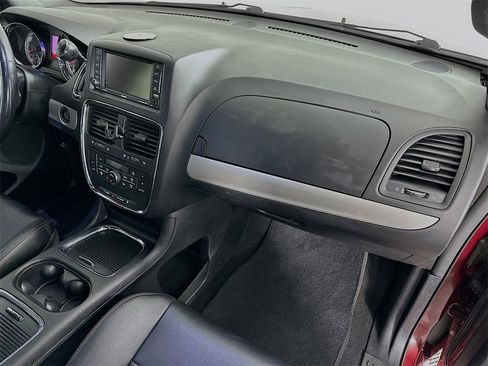 Used 2020 Dodge Grand Caravan GT image 29