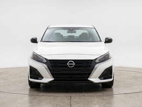 Used 2025 Nissan Altima 2.5 SV FWD image 2