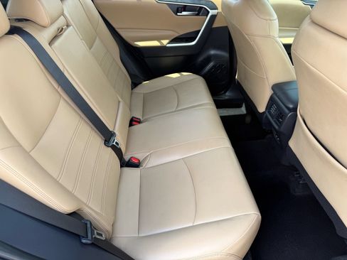 Used 2025 Toyota RAV4 XLE Premium FWD image 30