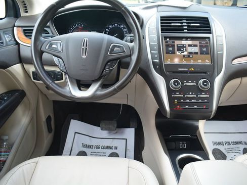 Used 2019 Lincoln MKC Select w/ Select Plus Package AWD/4WD image 3