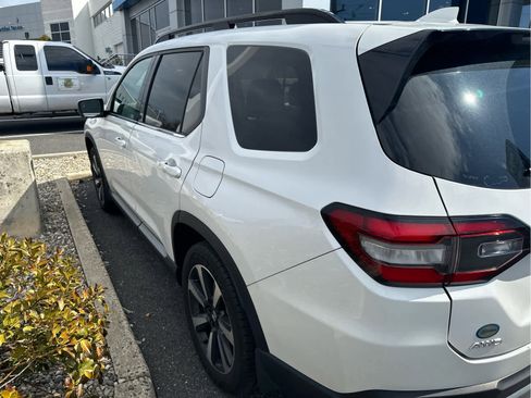 Used 2023 Honda Pilot Touring image 4