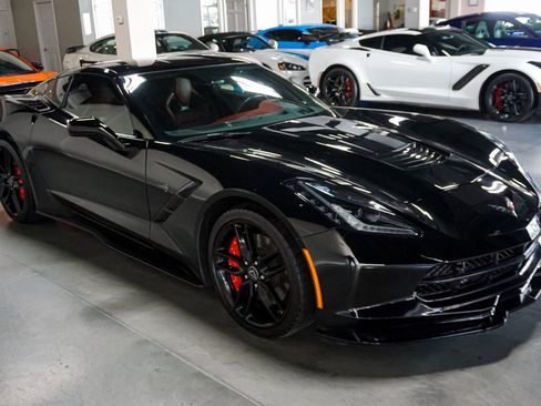 Used 2019 Chevrolet Corvette Stingray Coupe RWD image 4