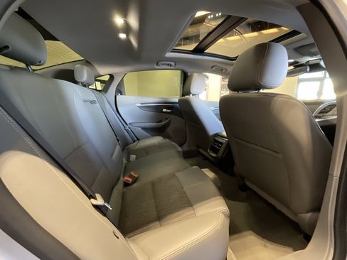 Used 2016 Chevrolet Impala LT w/ Convenience Package image 19