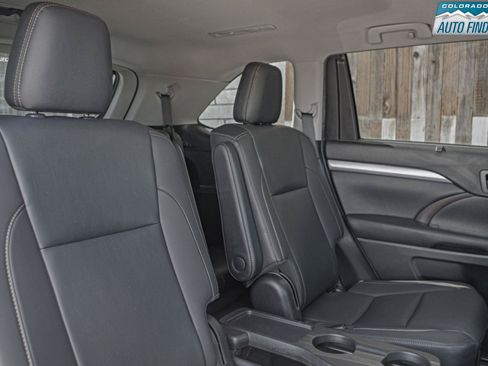 Used 2019 Toyota Highlander XLE AWD/4WD image 22