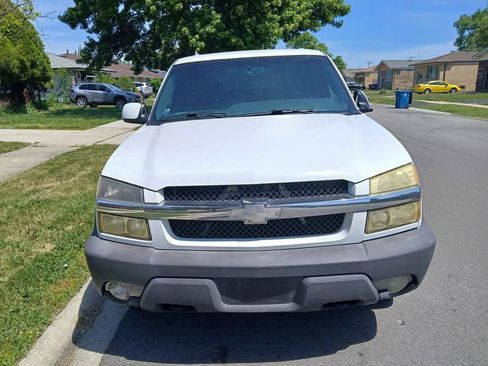 Used 2003 Chevrolet Avalanche 4x4 w/ Suspension Package, Off-Road image 3