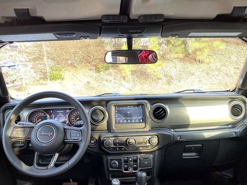 Used 2023 Jeep Gladiator Sport image 19