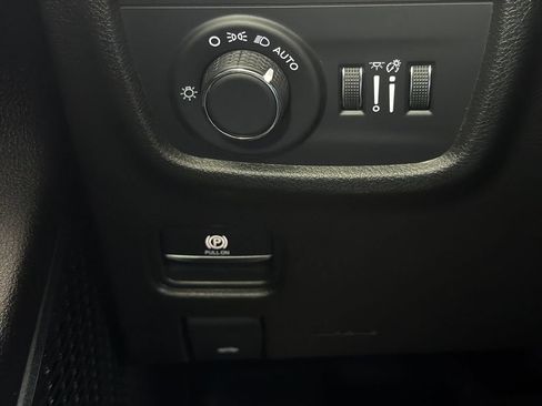 Used 2025 Jeep Grand Cherokee Altitude AWD/4WD image 18