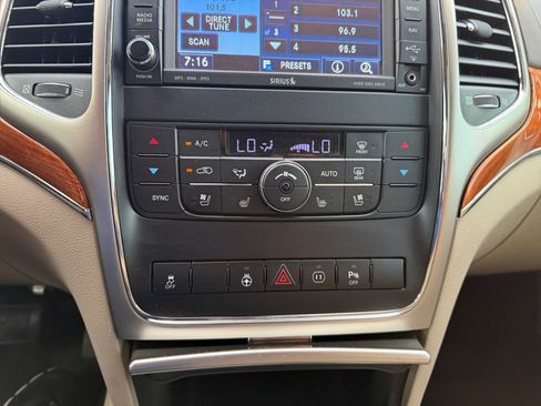 Used 2012 Jeep Grand Cherokee Overland w/ Trailer Tow Group RWD image 23