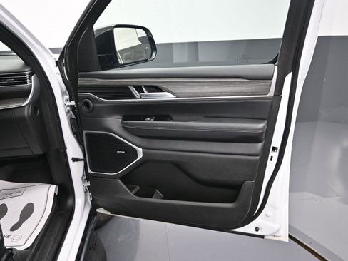 Used 2024 Jeep Wagoneer Series II image 7