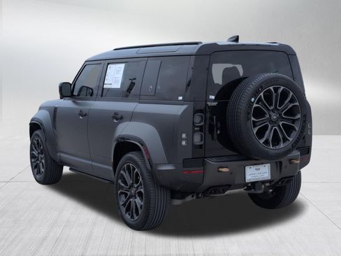 Used 2025 Land Rover Defender 110 image 3