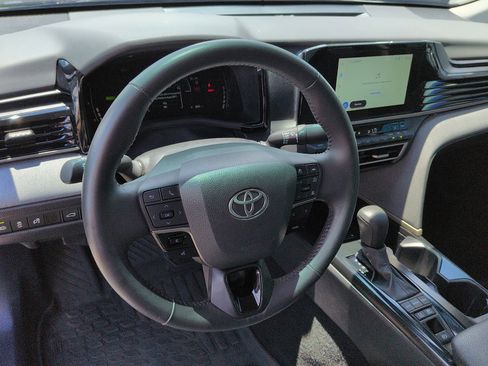 Used 2025 Toyota Camry LE w/ Convenience Package FWD image 9
