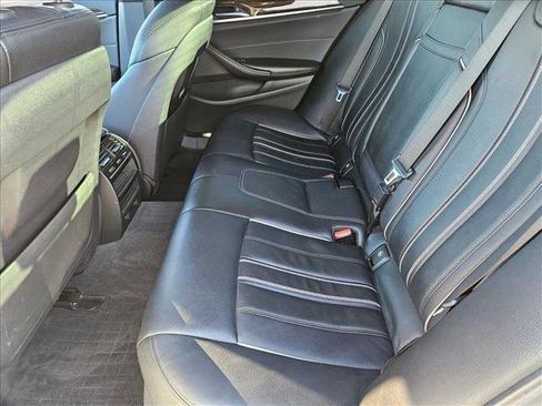 Used 2018 BMW 530e xDrive w/ Premium Package 2 image 17