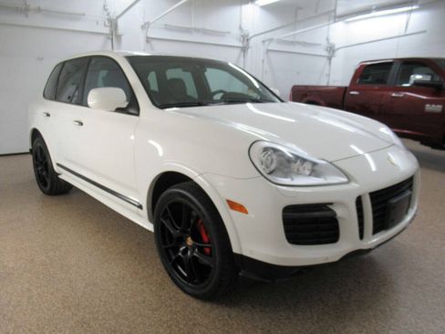 Used 2010 Porsche Cayenne GTS AWD/4WD image 5