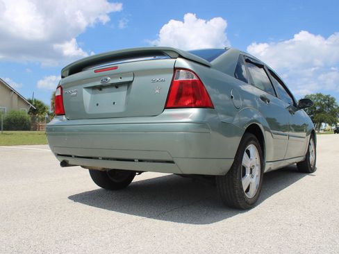 Used 2005 Ford Focus S FWD image 22