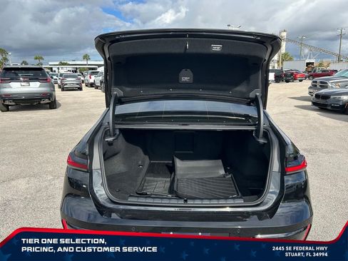 Used 2025 BMW 740i w/ Premium Package RWD image 9