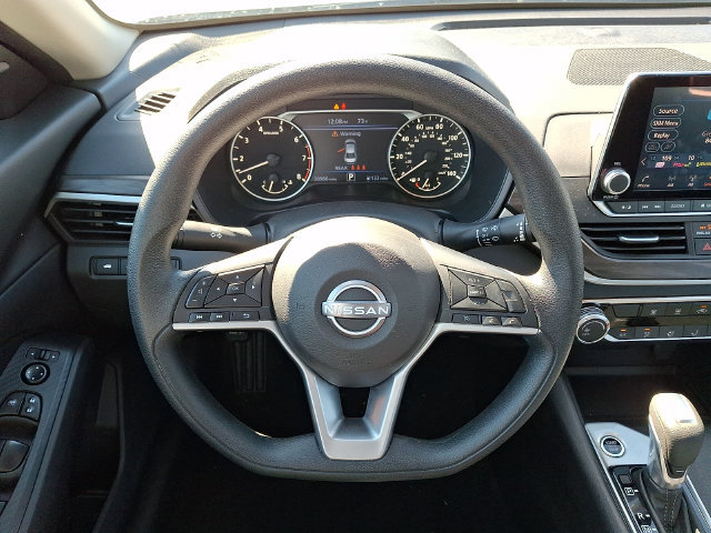 Used 2025 Nissan Altima 2.5 SV FWD image 19