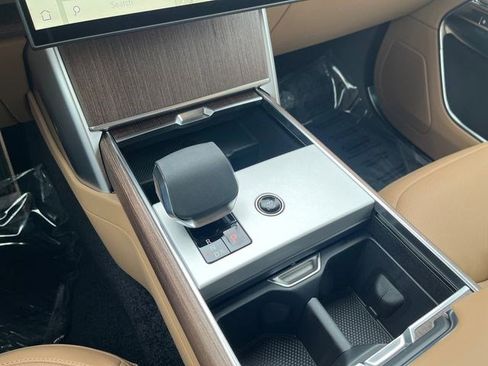 New 2026 Land Rover Range Rover Long Wheelbase SE AWD/4WD image 29