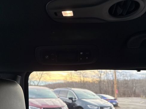 Used 2023 Chrysler Pacifica Touring-L w/ S Appearance Package image 21