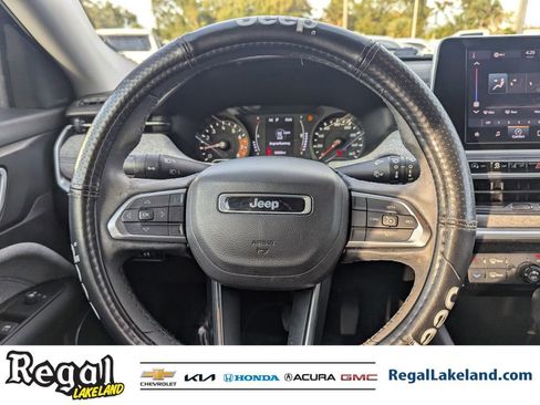 Used 2022 Jeep Compass Latitude image 12