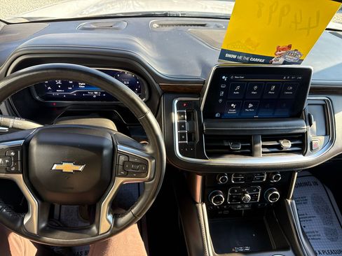 Used 2023 Chevrolet Suburban Premier image 9