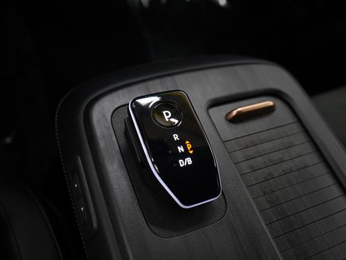 Used 2025 Nissan Ariya AWD image 23