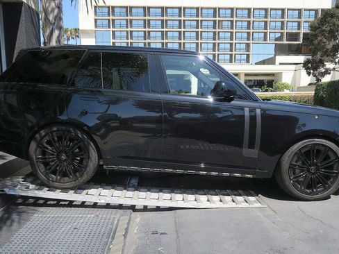 Used 2025 Land Rover Range Rover SE AWD/4WD image 6