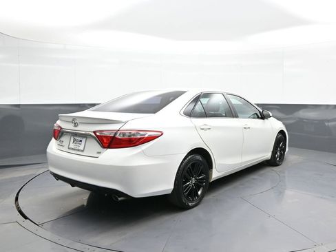Used 2015 Toyota Camry SE image 6