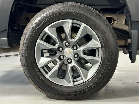 Used 2024 Chevrolet Silverado 1500 LT w/ Leather Package AWD/4WD image 35