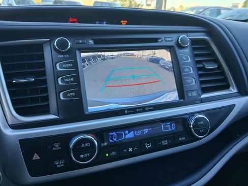 Used 2019 Toyota Highlander XLE image 15