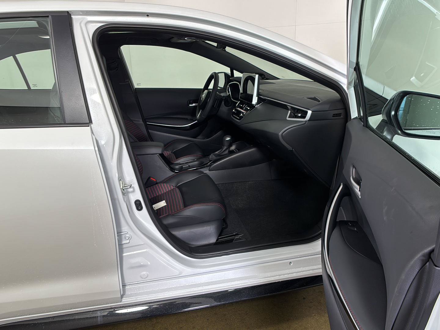 Used 2026 Toyota Corolla XSE FWD image 22