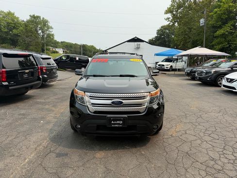 Used 2014 Ford Explorer XLT w/ Equipment Group 202A AWD/4WD image 14