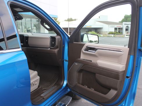 Certified 2022 Chevrolet Silverado 1500 LTZ w/ Technology Package AWD/4WD image 25