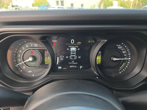 Used 2024 Jeep Wrangler Unlimited Sahara image 31