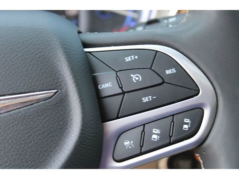 Used 2023 Chrysler Pacifica Limited image 27