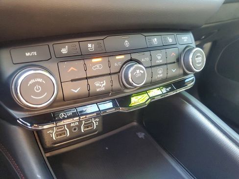 Used 2024 Dodge Durango GT image 33