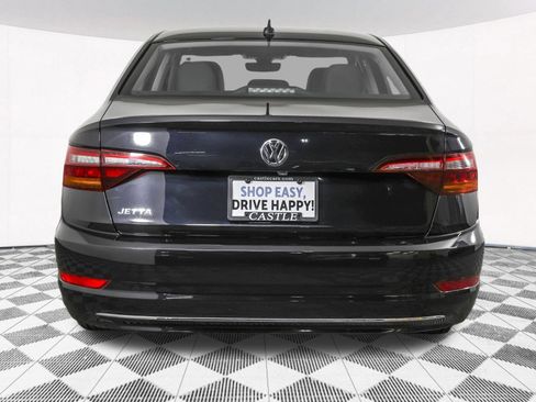 Used 2019 Volkswagen Jetta SEL w/ Cold Weather Package FWD image 16