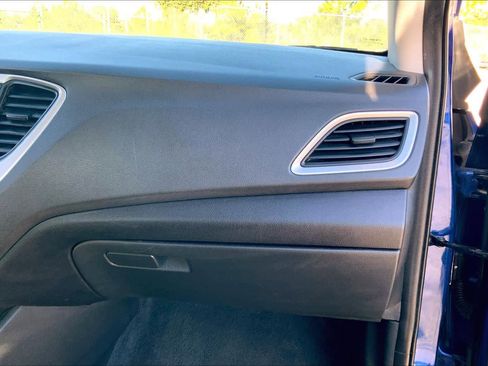 Used 2021 Hyundai Accent SE image 17