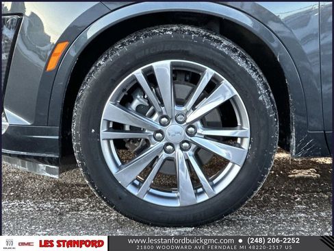 Used 2023 Cadillac XT6 Premium Luxury image 10