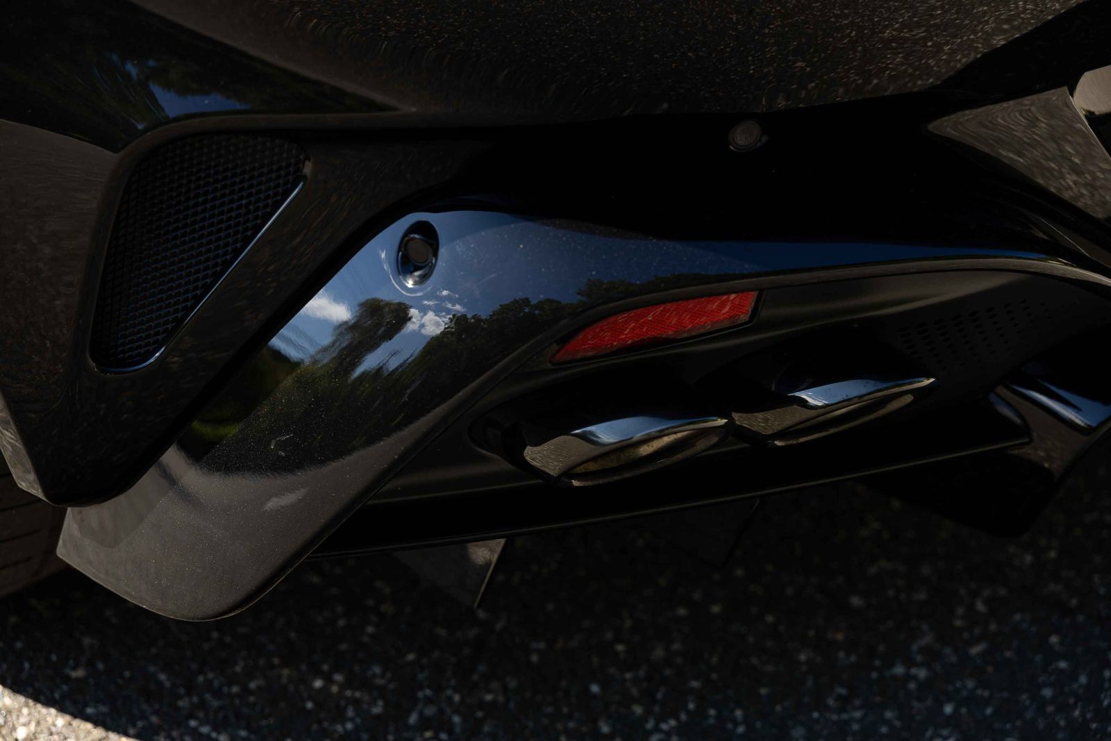 Used 2025 Aston Martin V8 Vantage Coupe RWD image 26