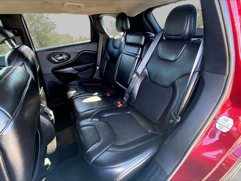 Used 2019 Jeep Cherokee Latitude Plus w/ Cold Weather Group image 26