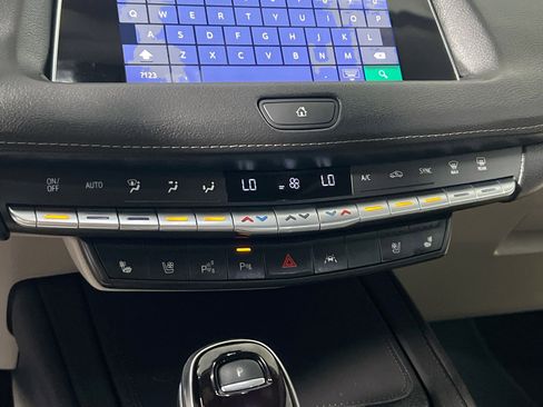 Used 2022 Cadillac XT4 Premium Luxury w/ Enhanced Visibility Package FWD image 27