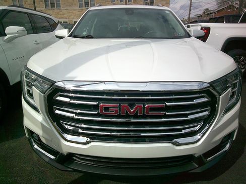 Used 2022 GMC Terrain SLT image 2