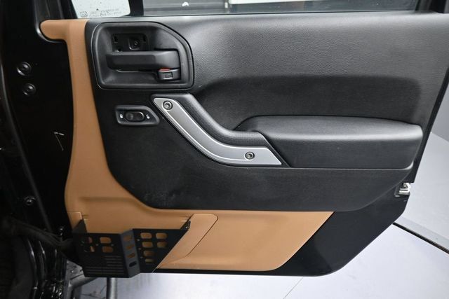 Used 2013 Jeep Wrangler Rubicon w/ Dual Top Group AWD/4WD image 22