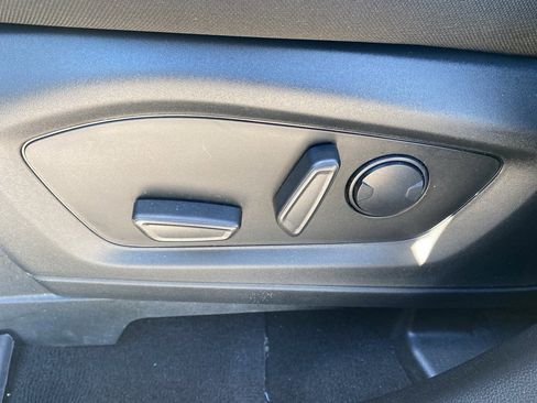 Used 2021 Ford Explorer XLT image 28